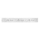 Wedding White Damask With 'At Last' Text Satijnen Lint (Voorkant)