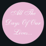 Weddings nodigt roze parel uit ronde sticker<br><div class="desc">Kleur Matching Pink Pearl Designer uitnodigingszegels voor bruiloft roze parel en wit - DIY verloofde dames op regelmatige basis controleren om te zien: waar vindt men aanvullende trouwstickers om mee te gaan met de uitnodigingsenveloppen? Deze trendy en speciale Wedding Pink Pearl And White Invite Seals Stickers komen uit gemaakt voor...</div>