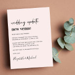 Weduwupdate roze nieuwe plaats aankondiging<br><div class="desc">Roze lichtroze trouwwijziging van de locatieaankondiging met "huwelijksupdate new venue" geschreven in een hedendaags script en gewaagde trendy typografie (je kunt dit aanpassen aan "nieuwe datum", "kleinere bruiloft", enz.). Pas uw verandering van planaankondiging aan, voeg uw namen in een handtekeningsachtig manuscript toe en voeg uw trouwwebsite op de achterkant toe...</div>