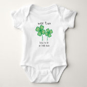 Wee Two-lucky om een Ierse tweeling te zijn - baby Romper (Voorkant)
