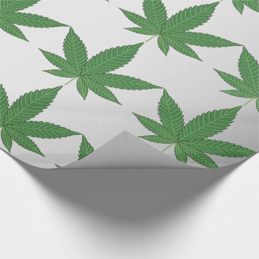 Weed Leaf on Silver Foiled Look Personalized Cadeaupapier (Hoek)