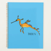 Weedy seadragon cartoon illustration planner (Voorkant)