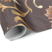 weefsel met geborduurde bloemen, achterzijde cadeaupapier (Rol Hoek)