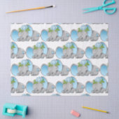 Weefsel van de kleine jongen met een tepel tissuepapier (Craft)