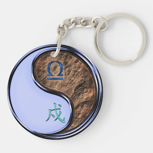 Weegschaal & Aarde Hond Sleutelhanger (Achterkant)