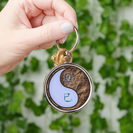 Weegschaal & Aarde Slang Sleutelhanger (Hand)