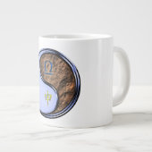 Weegschaal & Aardenaap Grote Koffiekop (Voorkant rechts)