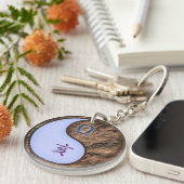 Weegschaal en Earth Boar Sleutelhanger (Voorkant Rechts)