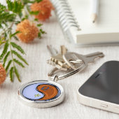 Weegschaal en houten aap sleutelhanger (Zijkant)