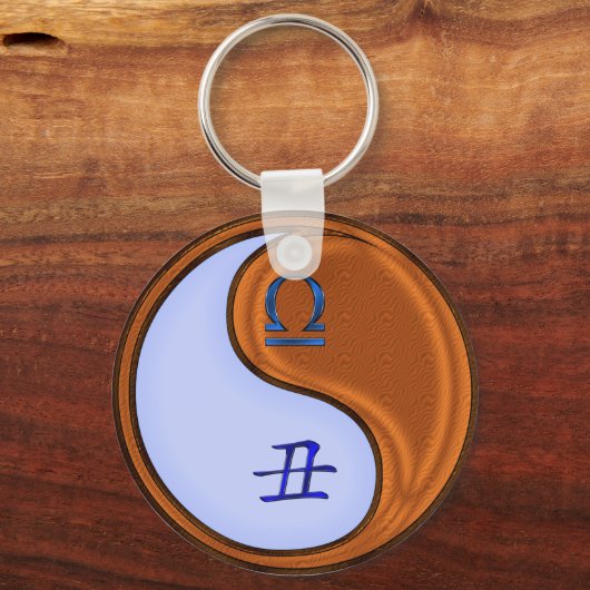 Weegschaal & Houtos Sleutelhanger (Voorkant)