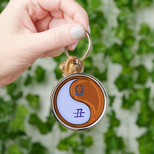 Weegschaal & Houtos Sleutelhanger (Hand)