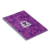 Weegschaal Sterrenbeeld op Fuchsia Digitale Camo Notitieboek (Rechterzijde)