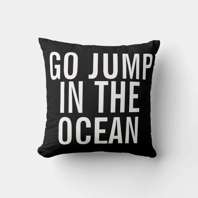 Weekend Pillow - Go Jump in OCEAN Kussen (Voorkant)