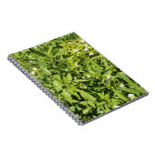 Weelderig groen bloemenveld notitieboek (Rechterzijde)