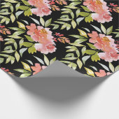 Weelderig rode bloemengebruik op zwart cadeaupapier (Hoek)