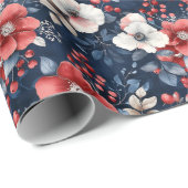 Weelderig rood en wit bloemenpatroon op Deep Navy Cadeaupapier (Rol Hoek)