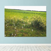Weelderig veld met wilde bloemen canvas afdruk (Insitu (Houten vloer))