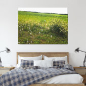 Weelderig veld met wilde bloemen canvas afdruk (Insitu (Slaapkamer))