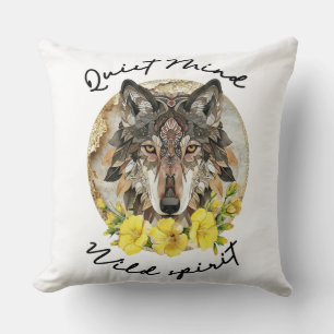 Weelderige Boho Wolf met Gele Bloemen Kussen