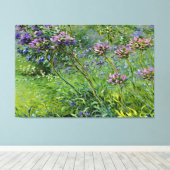 Weelderige en levendige afbeelding van Agapanthus- Canvas Afdruk (Insitu (Houten vloer))
