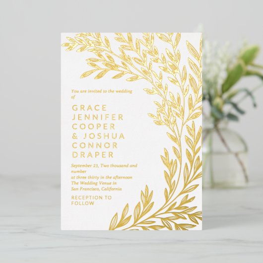 weelderige gouden groen informele bruiloft folie uitnodiging (Staand Voorkant)