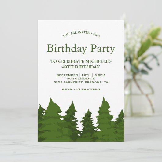 Weelderige groene dennenbomen bos verjaardagsfeest kaart (Staand voorkant)