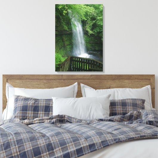 Weelderige groene tropische waterval Wall Art Canvas Afdruk (Insitu (Slaapkamer))