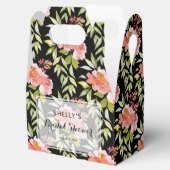 Weelderige rode bloemrijke bruidsbeurten bedankdoosjes (Geopend)