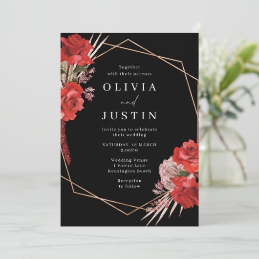 weelderige rode rozen romantische bruiloft kaart (Staand voorkant)