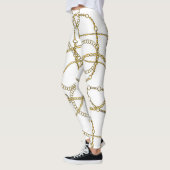 Weelderige witte leggings met gouden kettingen (Links)