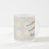 Weer een geweven dag zachte pastels diagonaal matglas koffiemok (Voorkant rechts)