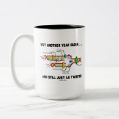 Weer een jaar ouder, nog steeds net zo twistend DN Tweekleurige Koffiemok (Links)