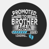 Weer gepromoveerd tot broeder Est. 2026 Loading Fu Ronde Sticker (Voorkant)