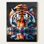 Weergave van tijger die water drinkt gepersonalise planner (Achterkant)