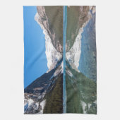 Weerkaatsing op Lake Louise - Banff NP, Canada Theedoek (Verticaal)