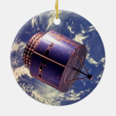 Weersatellietmodel in de ruimte keramisch ornament (Achterkant)