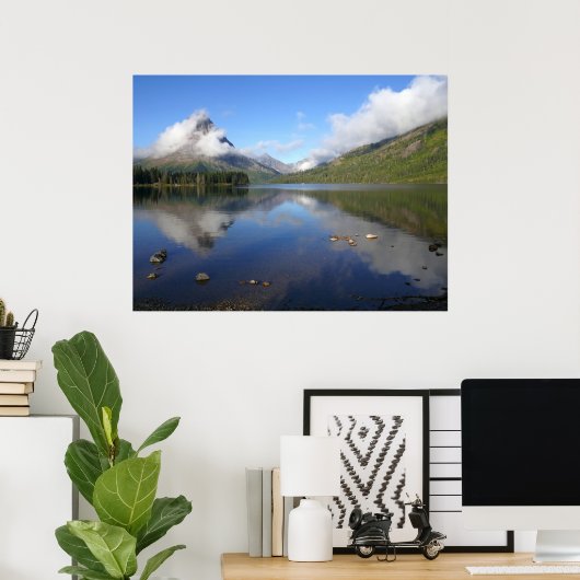 Weerspiegeling bij Two Medicine Lake Poster (Thuiskantoor)