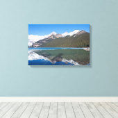 Weerspiegeling op Lake Louise - Banff NP, Canada Canvas Afdruk (Insitu (Houten vloer))