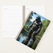Weerspiegeling van gespierde Bigfoot in water Planner (Display)