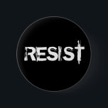 weerstaan ronde button 5,7 cm<br><div class="desc">Doe mee aan het verzet tegen de huidige regering met deze protestknoppen in het wit die zwart schrijven. Eis dat je stem gehoord wordt. Bel uw congreslid,  mars voor gelijke rechten en geloof niet dat vooruitgang en hoop zullen zegevieren.</div>