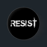 weerstaan ronde button 5,7 cm<br><div class="desc">Doe mee aan het verzet tegen de huidige regering met deze protestknoppen in het wit die zwart schrijven. Eis dat je stem gehoord wordt. Bel uw congreslid,  mars voor gelijke rechten en geloof niet dat vooruitgang en hoop zullen zegevieren.</div>