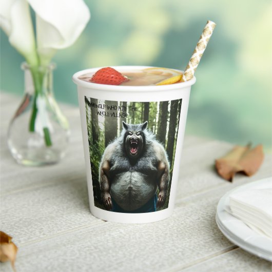 Weerwolf die de hele dorp papieren bekers at (Insitu)