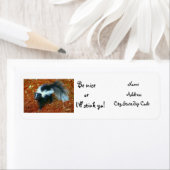 Wees aardig, anders stink ik je! etiket (Insitu)