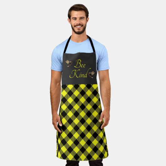 "Wees Aardig" Gingham Schort (Gedragen)