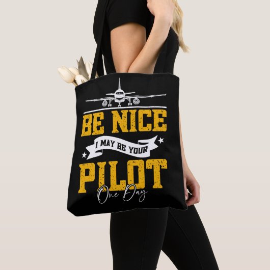 Wees aardig, ik ben misschien ooit je piloot grapp tote bag (Dichtbij)