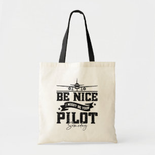 Wees aardig, ik ben misschien ooit je piloot, pap tote bag