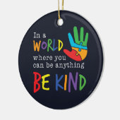 Wees aardig in de wereld waar je ook maar iets aut keramisch ornament (Links)