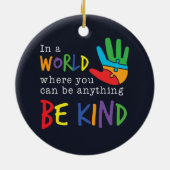 Wees aardig in de wereld waar je ook maar iets aut keramisch ornament (Achterkant)