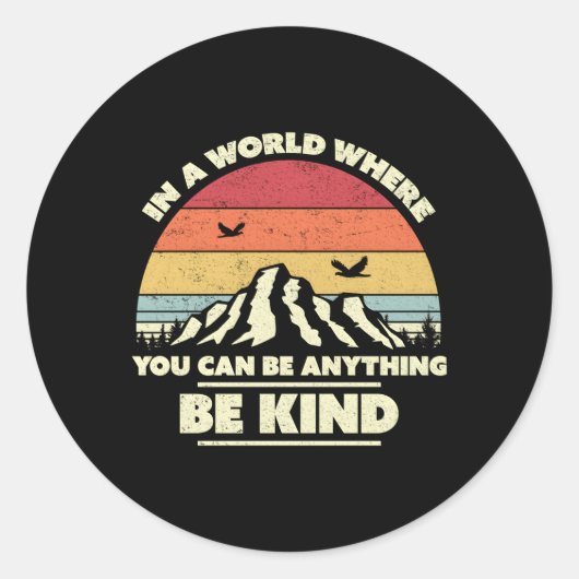 Wees aardig in een wereld waar je alles kunt zijn ronde sticker (Voorkant)