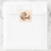 Wees Aardig Inspirerende Typografie Vierkante Sticker (Tas)